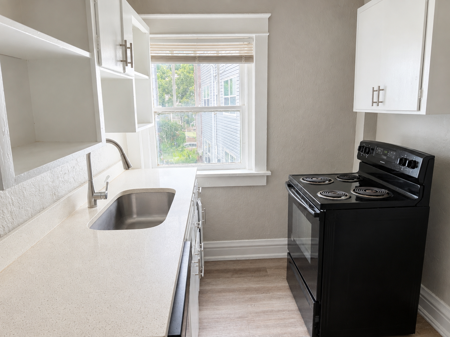 Clean and Updated Apartment in Fantastic Location 3 of 12