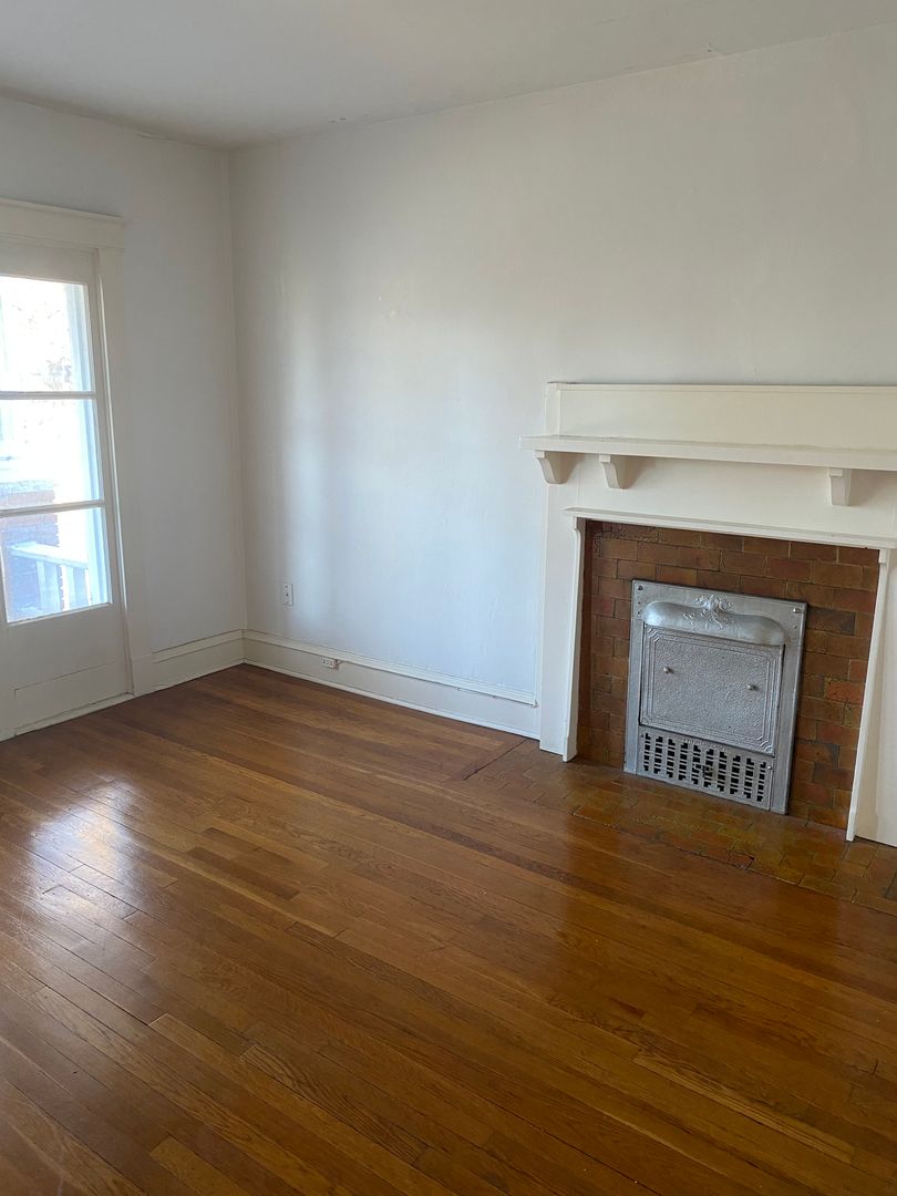 Kansas City Apartment: 3925-27 Roanoke Rd.