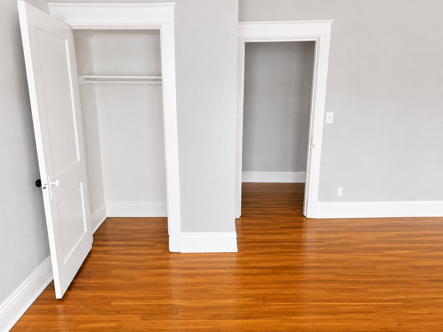 Clean and Updated Apartment in Fantastic Location 8 of 12