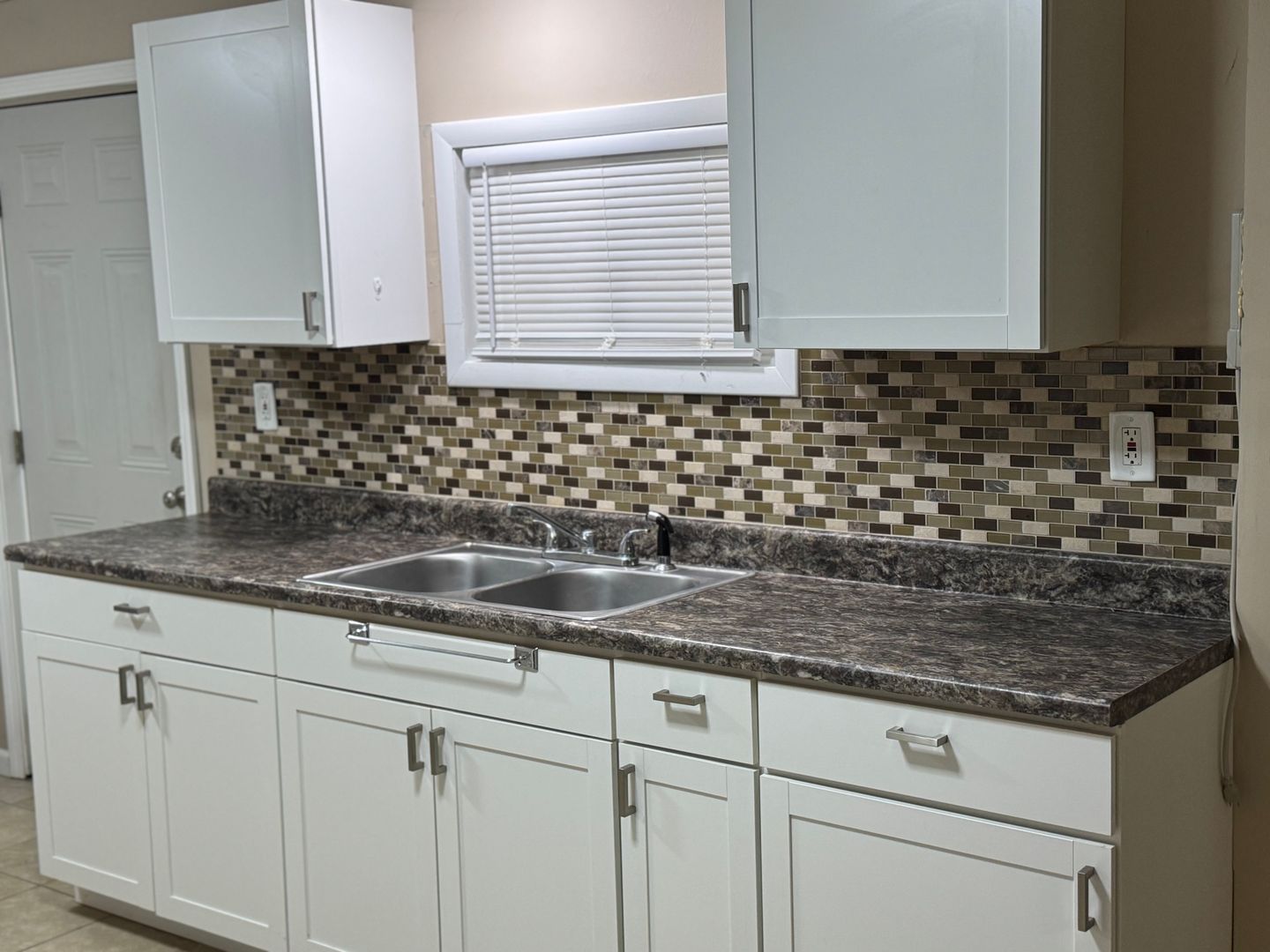 St. Joseph Apartment: 2102-2104 Messanie St.