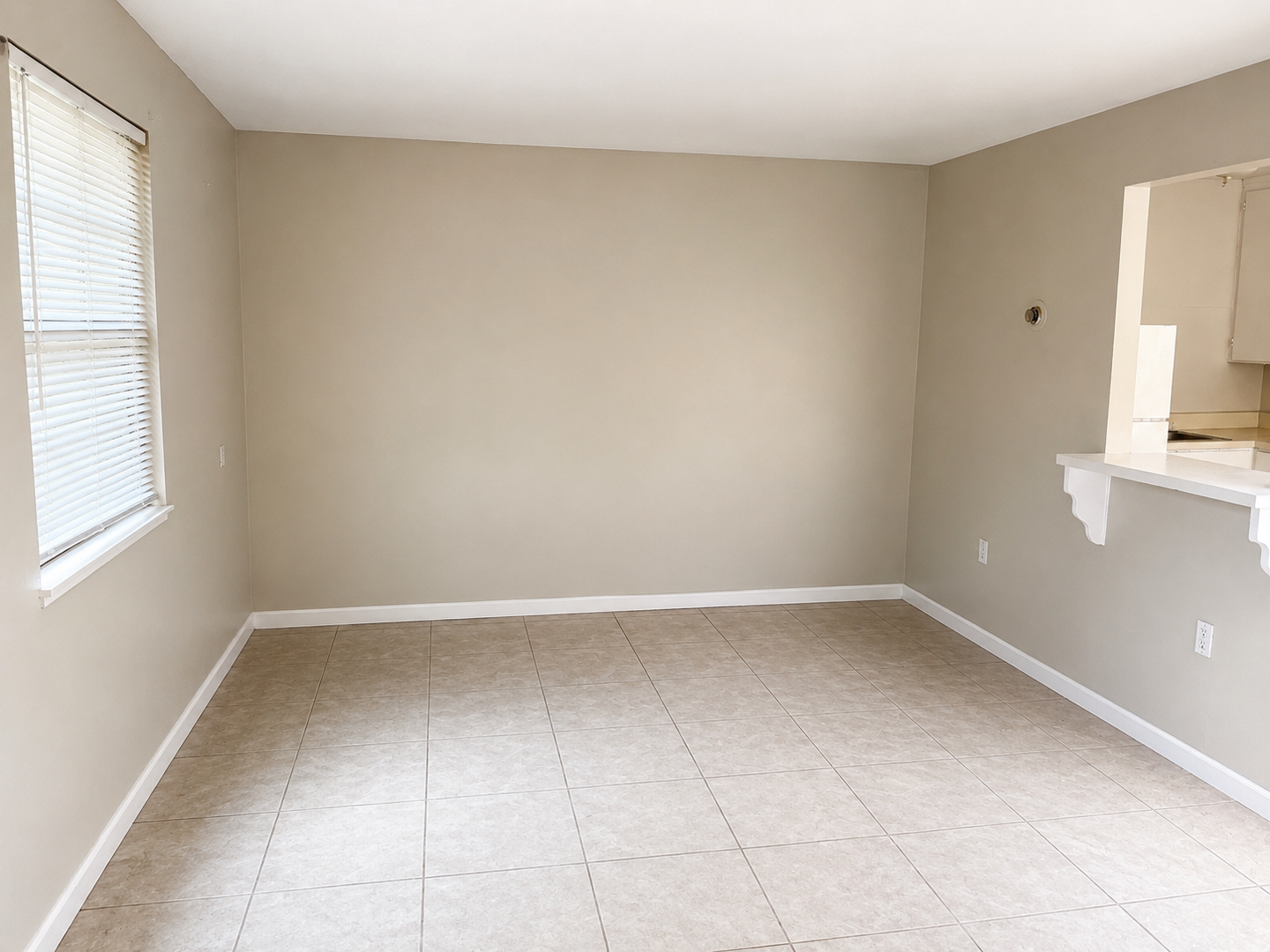 Independence Townhome: 906-912 1/2 S Noland Road