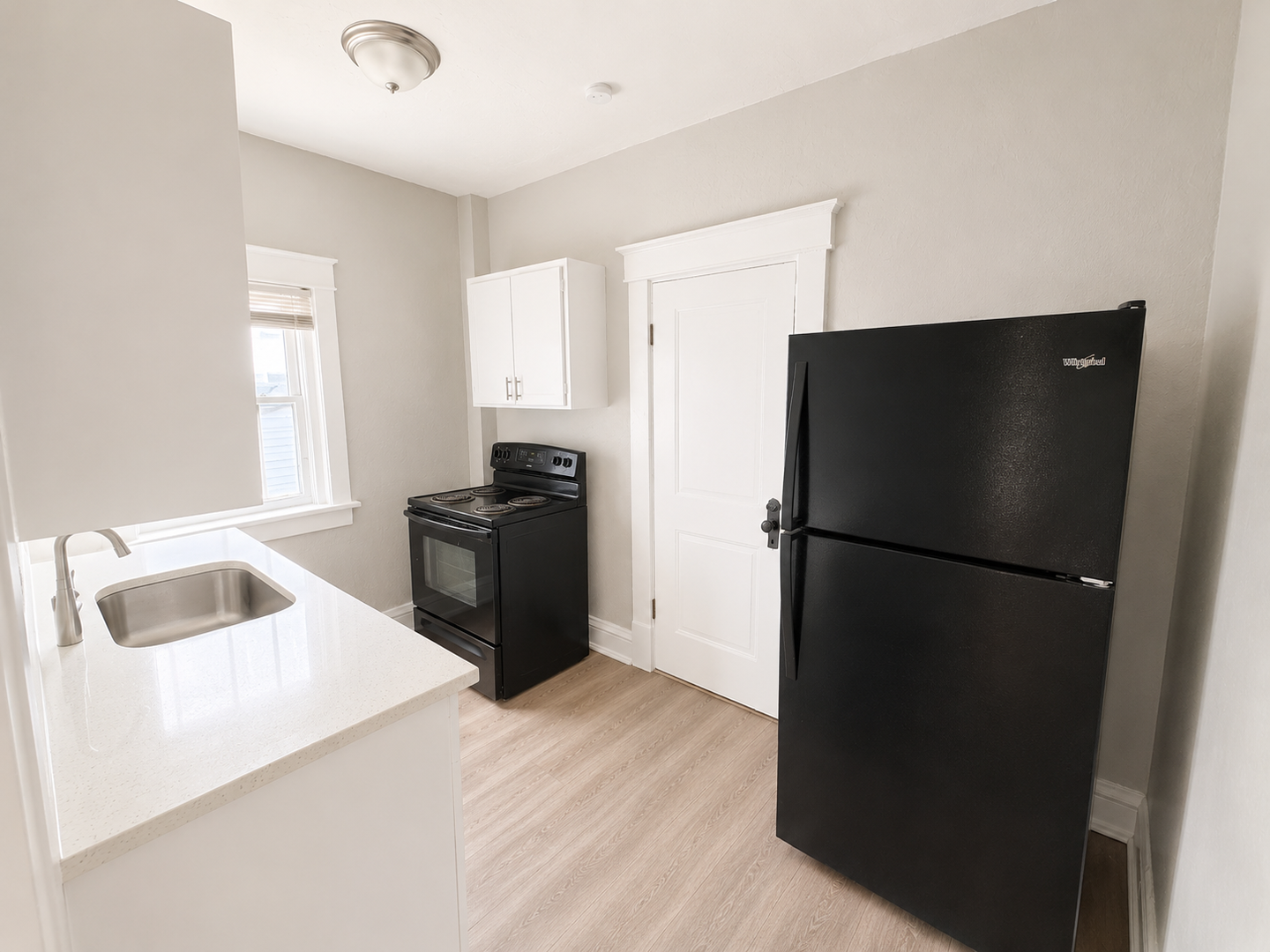Clean and Updated Apartment in Fantastic Location 2 of 12