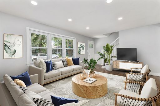 Awesome Renovated OP House – photo 1