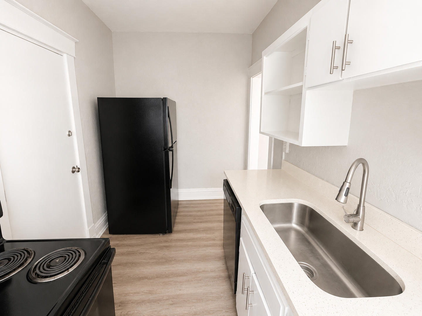 Clean and Updated Apartment in Fantastic Location 4 of 12