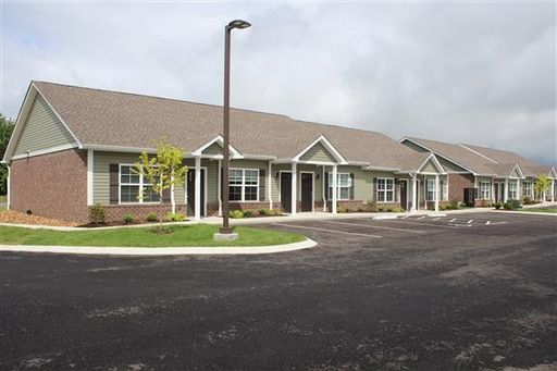 AVAILABLE NOW - Single Level Apartment – photo 1