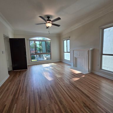 Vintage Charm in the Heart of Mid-Wilshire *ask about our move in special* – photo 1