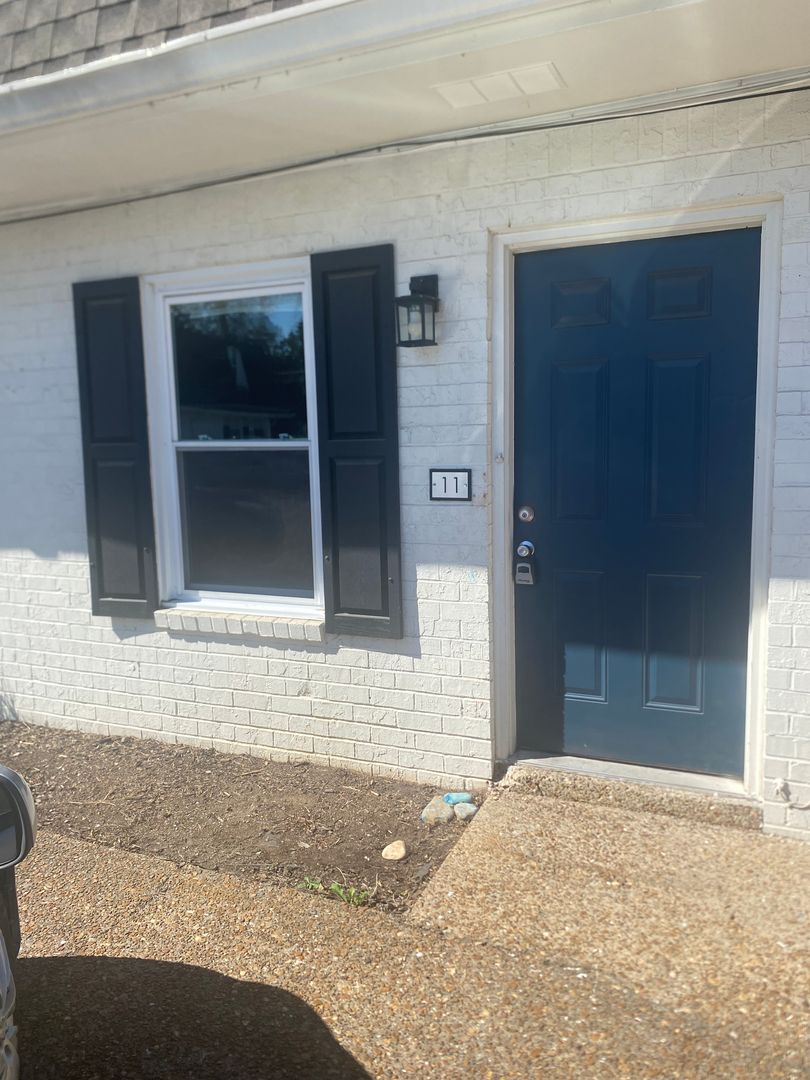 Hendersonville Apartment: 324 Walton Ferry Road