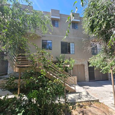 Sherman Oaks Townhouse style unit – photo 1