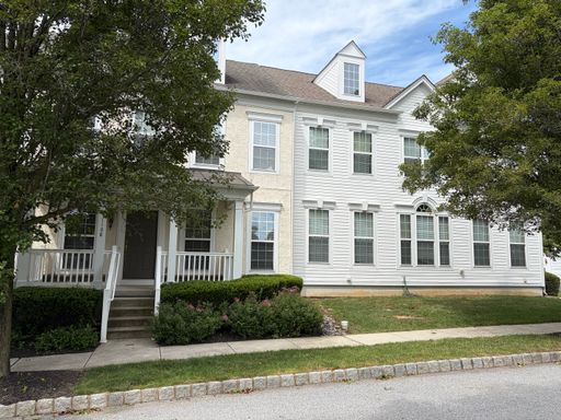 Spacious 3-Bedroom Townhome in Desirable Windsor Ridge - Available Now!