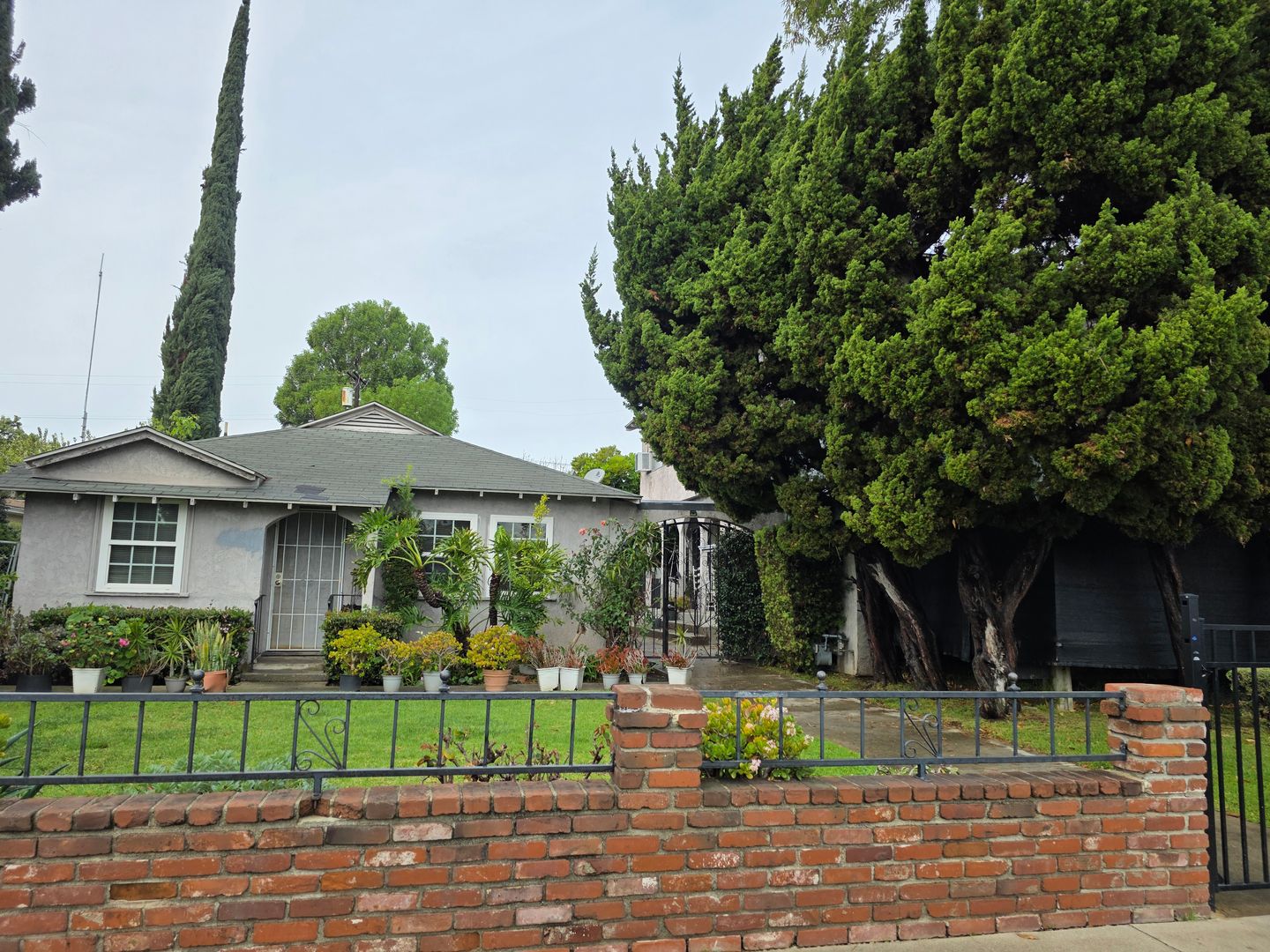 Sherman Oaks Apartment: 5541-5555 Woodman Ave.