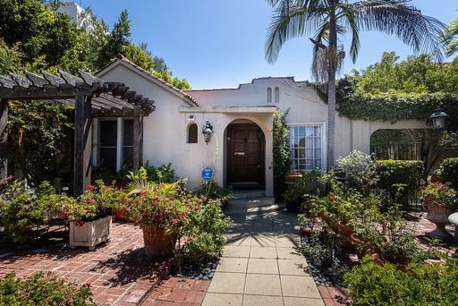 **2 week's rent free** Warm & Welcoming Home Near Melrose with Room to Live, Work & Create – photo 1