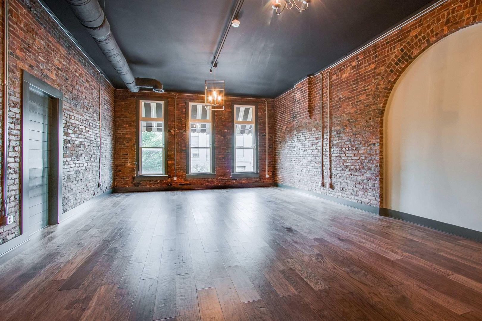 Gallatin Apartment: 101 East Main Street