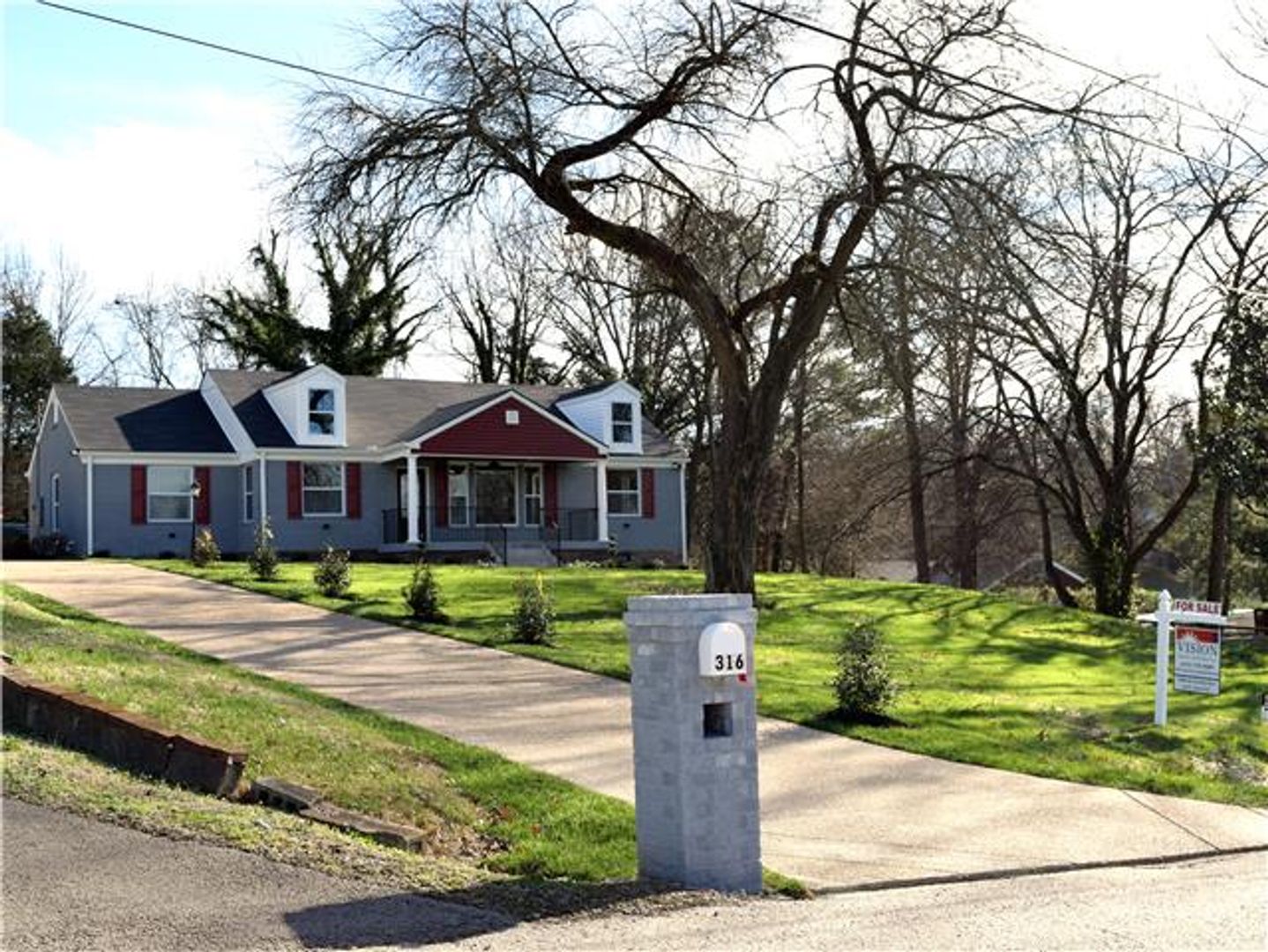 Nashville House: 316 Lawndale Dr