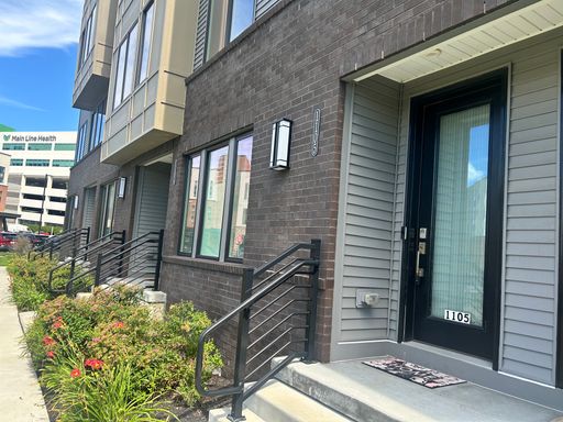 Ready to Move-in- Gorgeous 3-Story Condo with EV Charger – photo 1