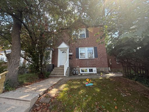 Classic Drexel Hill walk up – photo 1