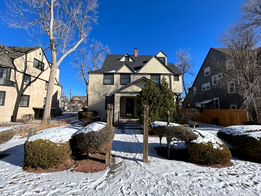 1 Bed 1 Bath unit, Walking distance to downtown! – photo 1