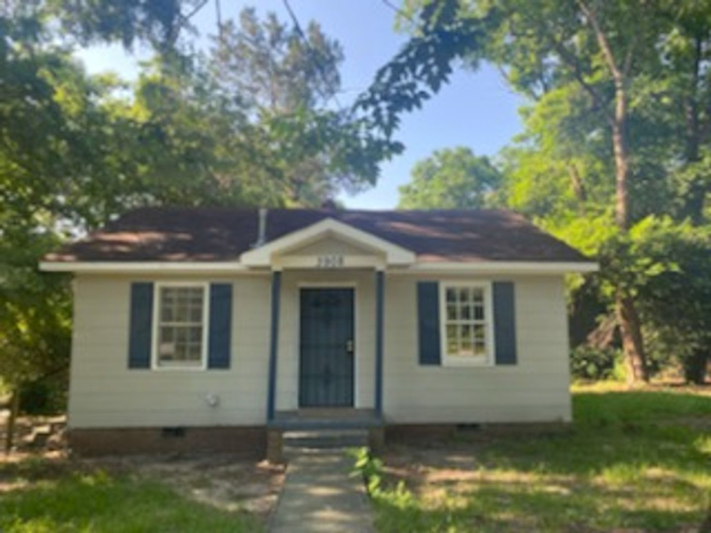 COLUMBUS House: 3908 N. LINDEN DRIVE