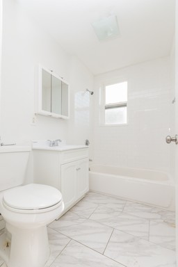 Sunny 4 Bedroom - Close to Fields Corner