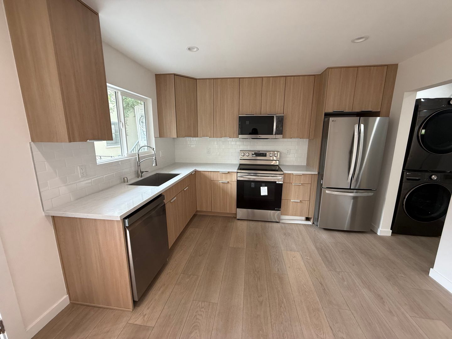 Beverly Hills Apartment: 449 N Oakhurst Dr