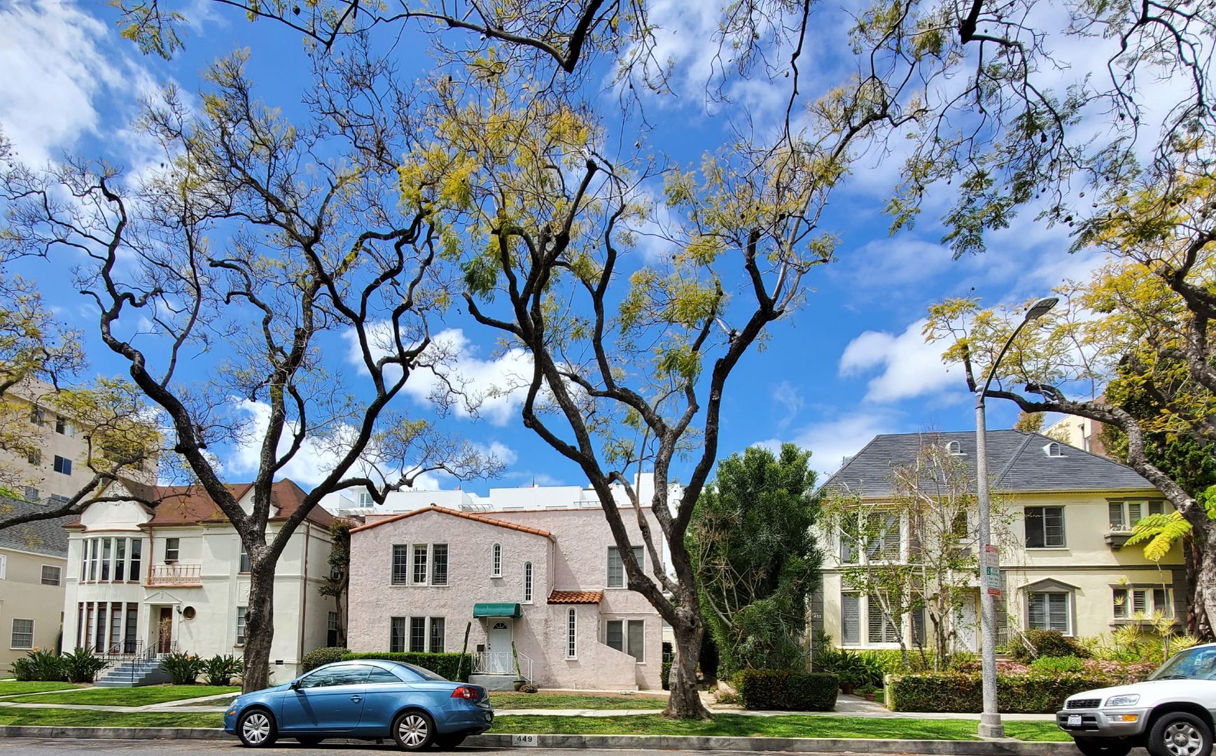 Beverly Hills Apartment: 449 N Oakhurst Dr