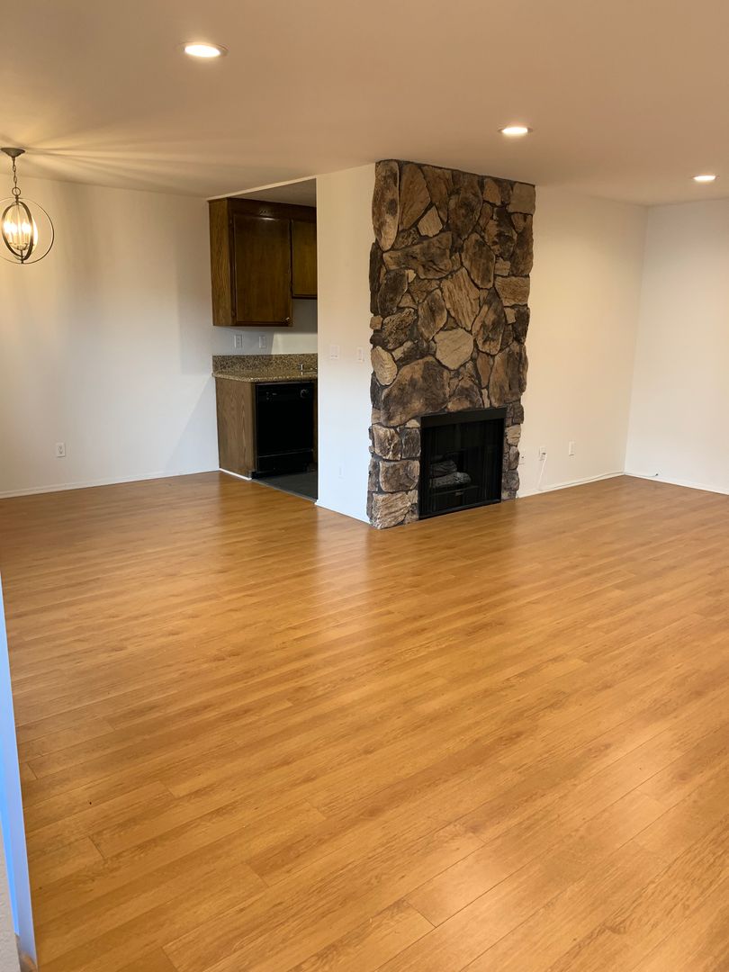 Los Angeles Apartment: 10651 Eastborne Ave