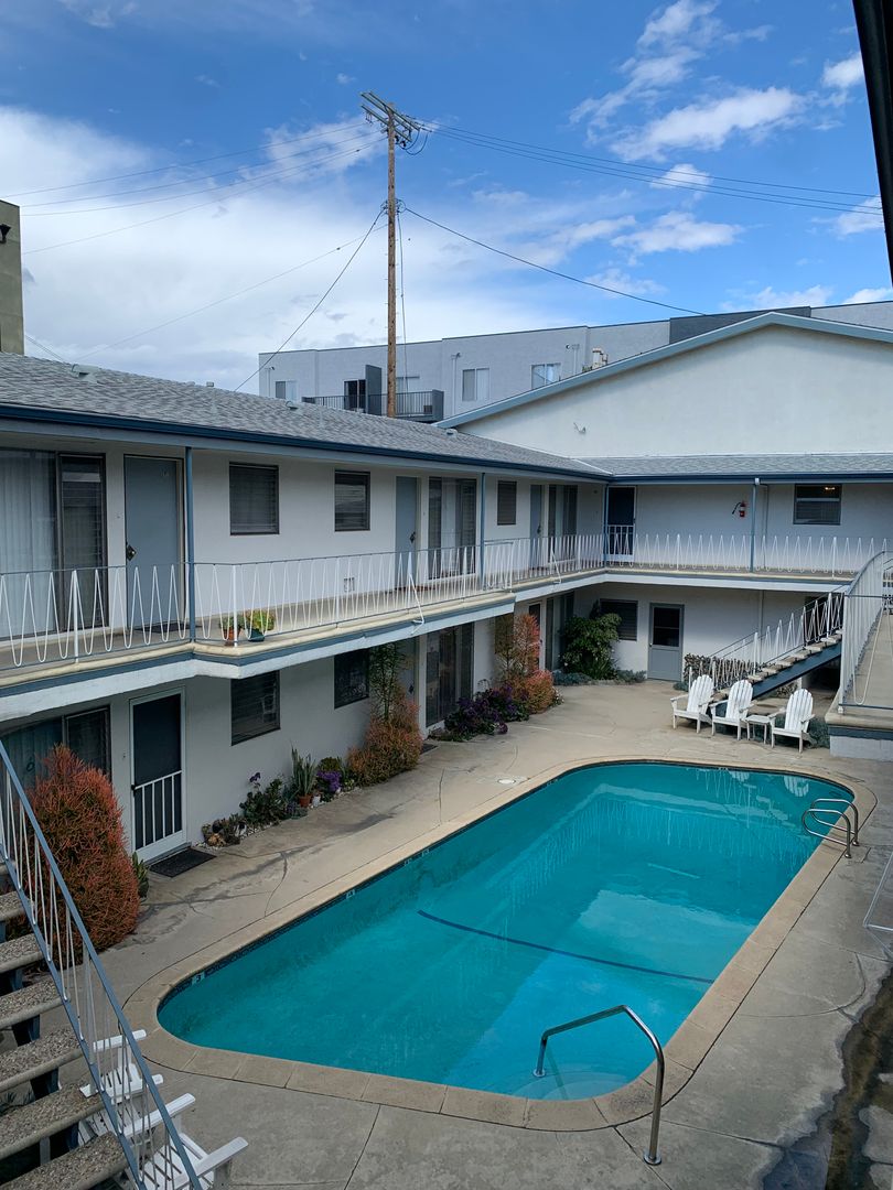 Los Angeles Apartment: 3322 Mentone Ave