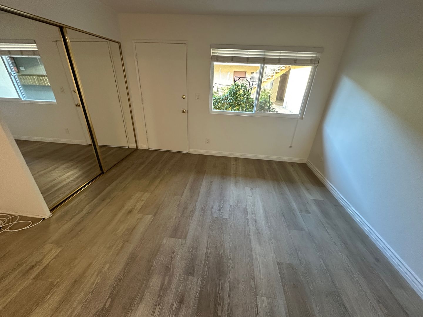 Valley Village Apartment: 5541 Laurel Canyon Blvd