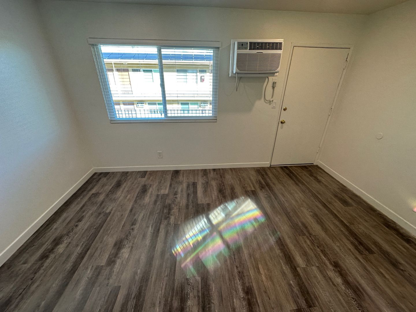 Valley Village Apartment: 5519 Laurel Canyon Blvd