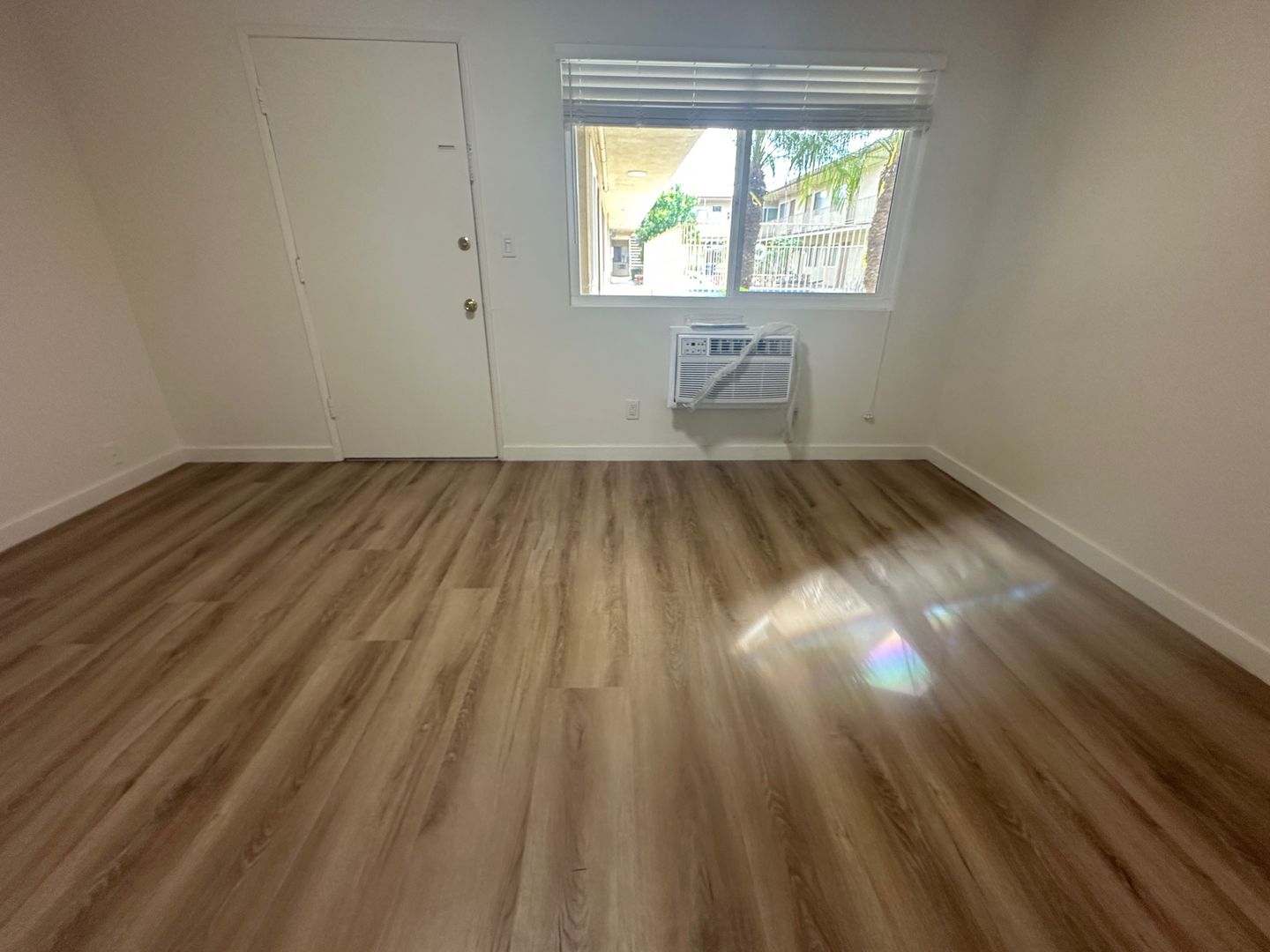 Valley Village Apartment: 5541 Laurel Canyon Blvd