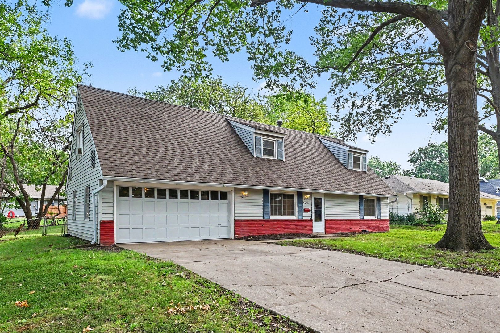 Overland Park House: 5608 W 101st St