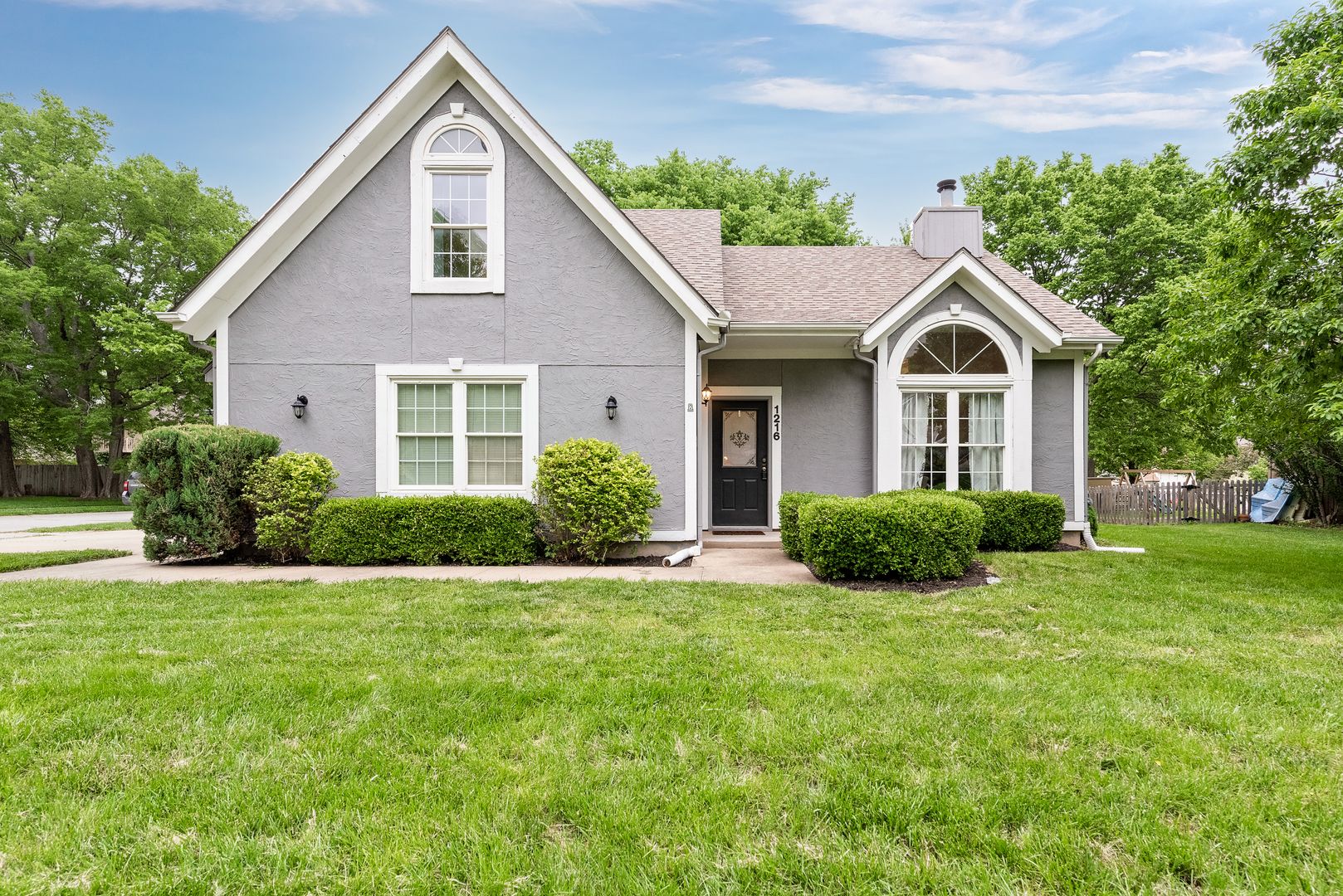 Olathe House: 1216 E Sheridan Bridge Ln