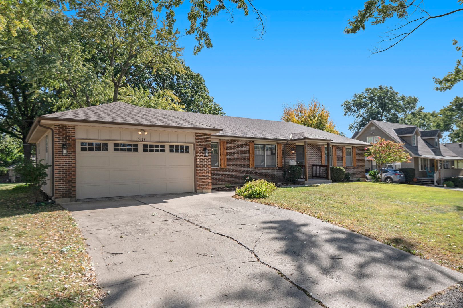 Shawnee House: 5723 Halsey St