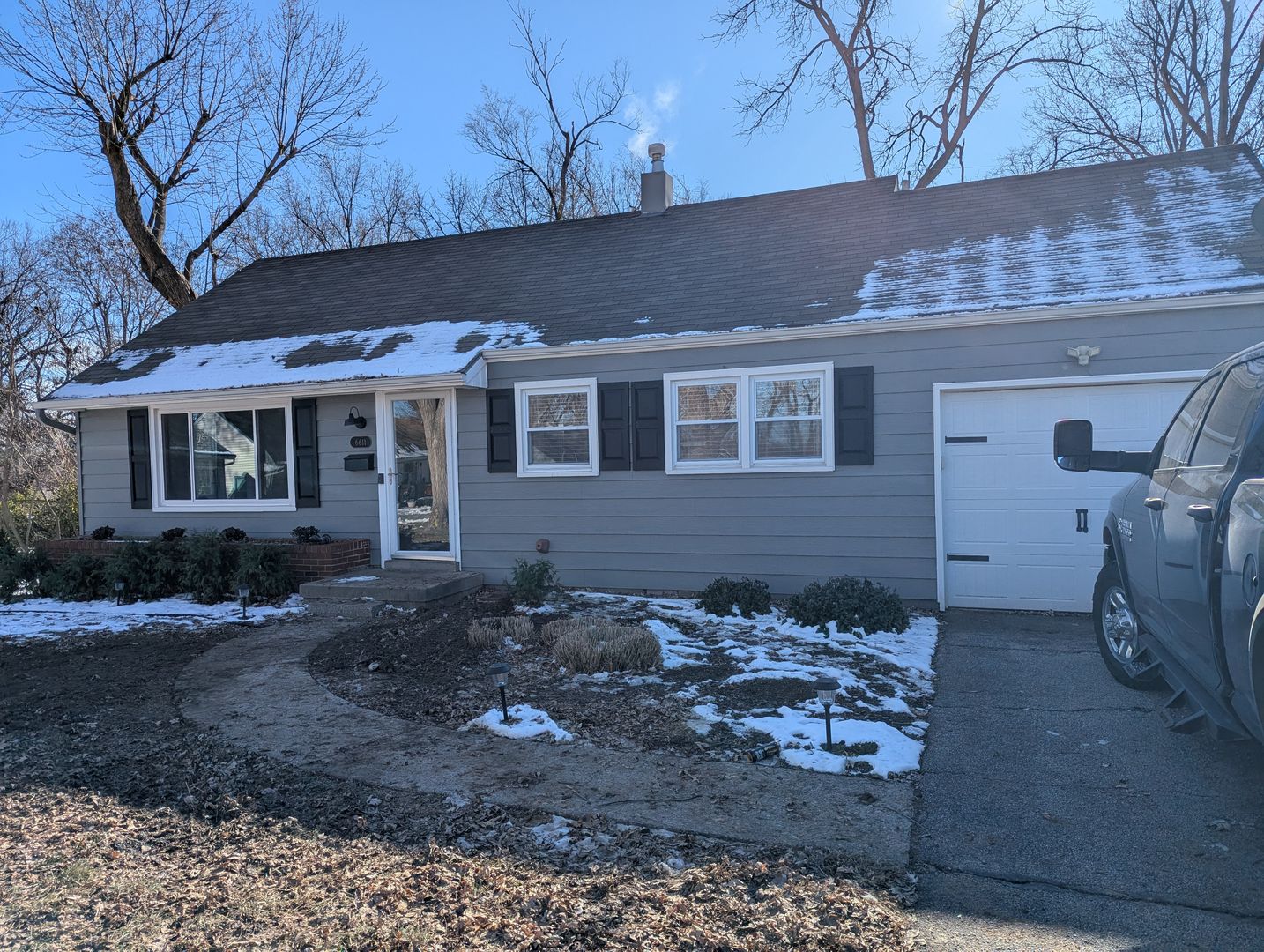 Overland Park House: 6611 W 73rd St