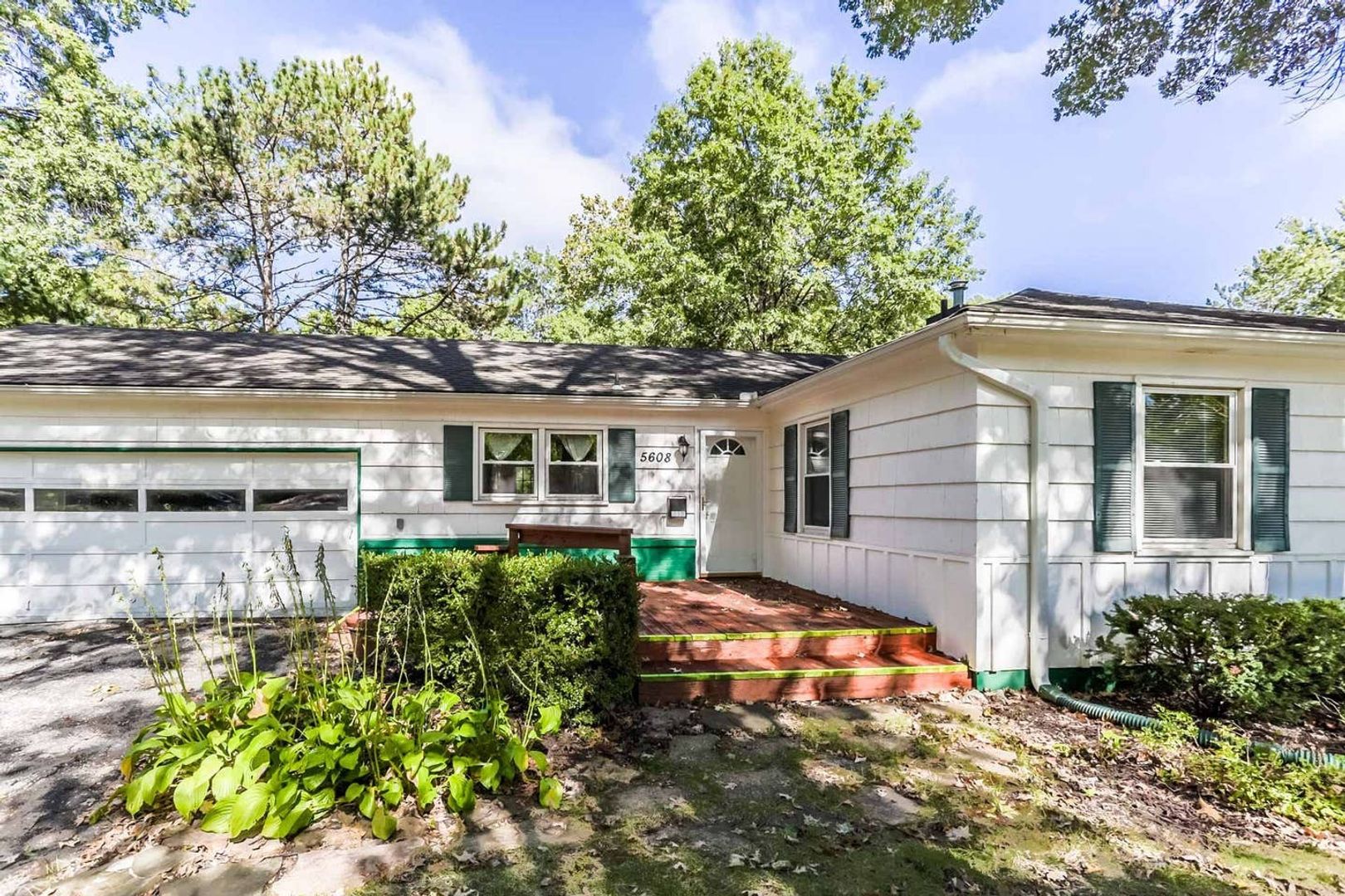 Overland Park House: 5608 W 101st Terrace