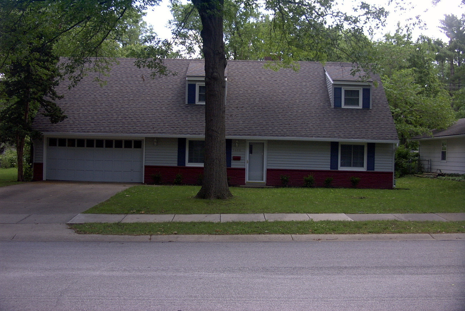 Overland Park House: 5608 W 101st St
