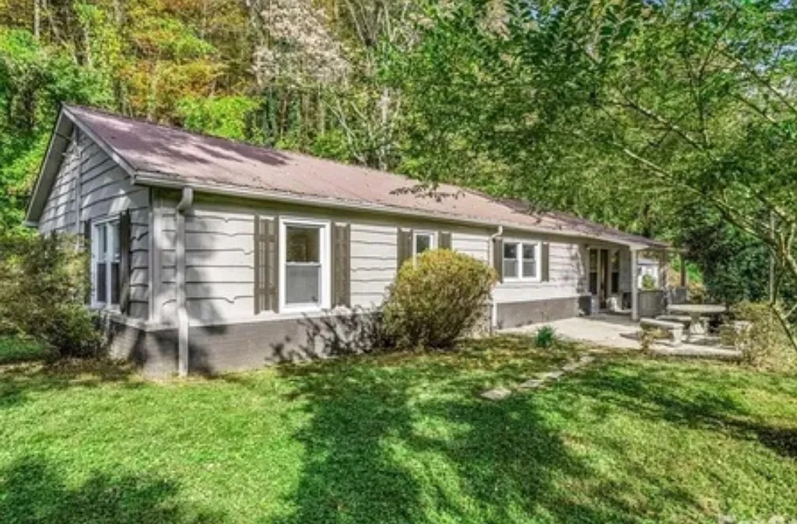 Tryon House: 3016 US Highway 176