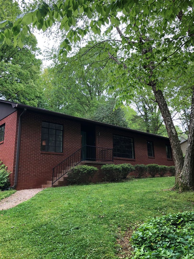 Newton House: 500 East J Street