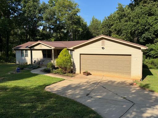 Single Family Home w/Garage
