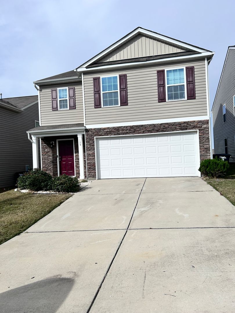 Concord House: 653 Nannyberry Lane