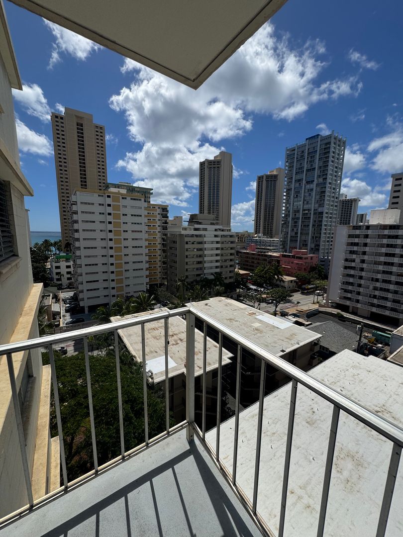 Honolulu Condo: 222 Liliuokalani Ave #1104