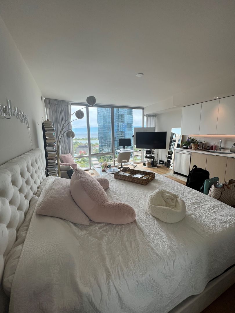 Honolulu Condo: 1001 Queen St #1910
