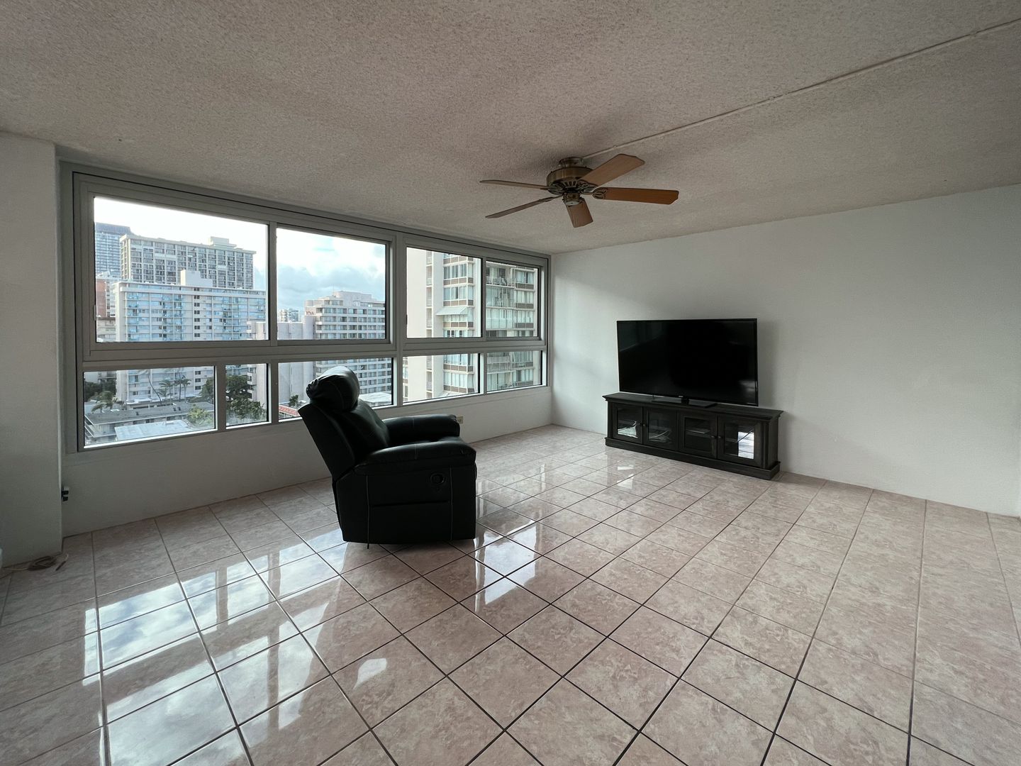 Honolulu Condo: 2421 Tusitala St Apt 1103