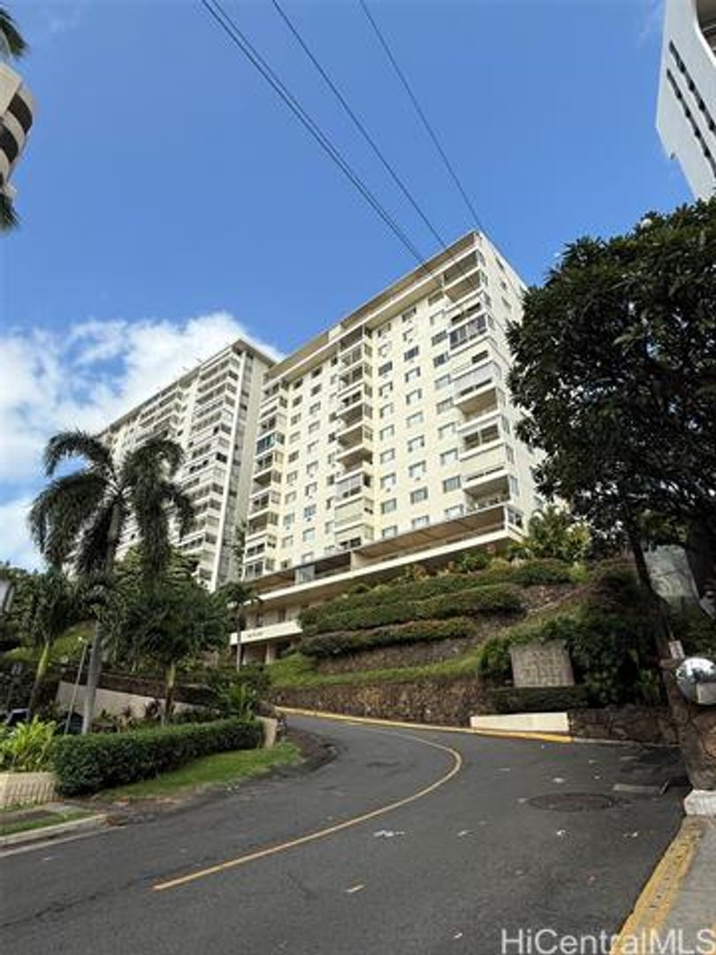 Honolulu Condo: 1001 Wilder Avenue #802