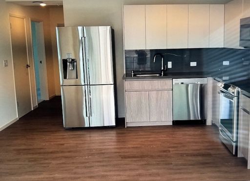 Modern end-unit with ocean views at Kapiolani Residence – photo 1