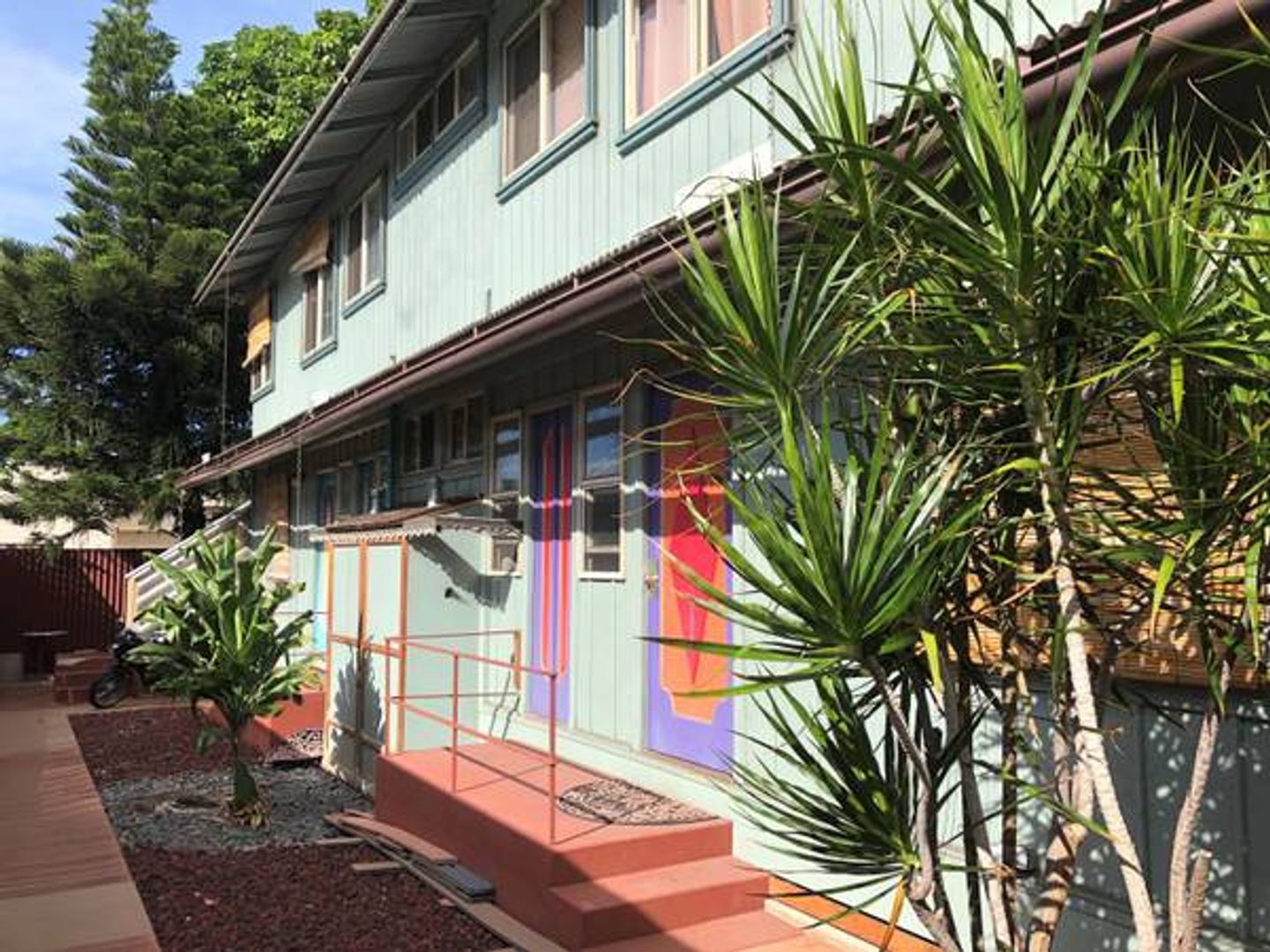 Honolulu Apartment: 1421 South Beretania Street
