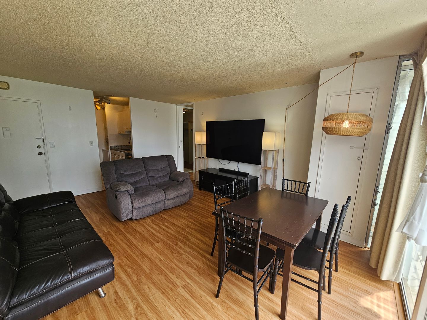 Honolulu Condo: 1925 Kalakaua Ave #2104