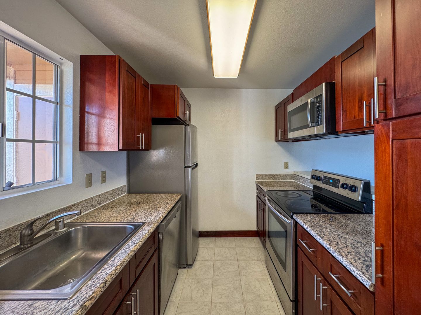 Waipahu Townhome: 94-1465 Waipio Uka St Apt S104
