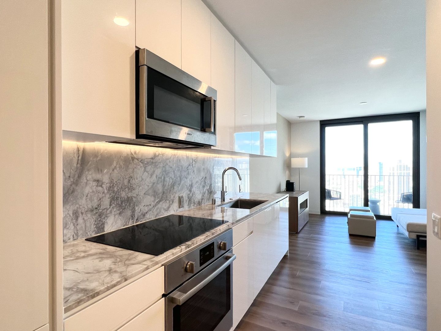 Honolulu Condo: 987 Queen St Apt 3909