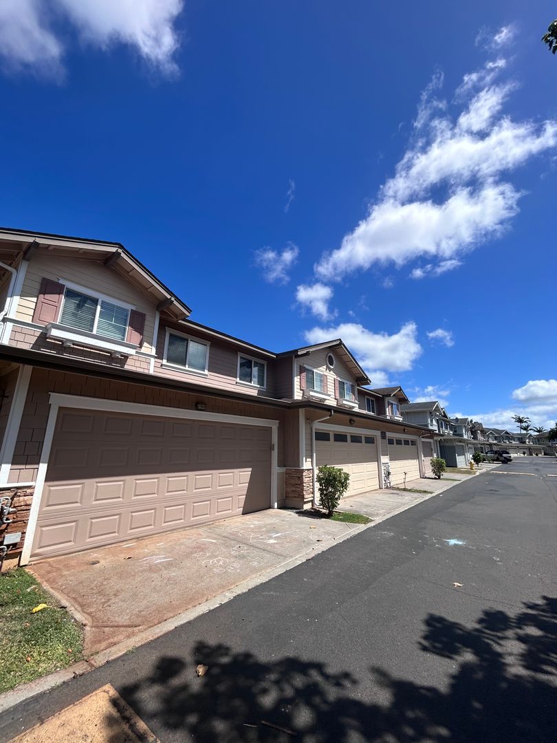 Ewa Beach Townhome: 91-2011 Kaioli Street #4403
