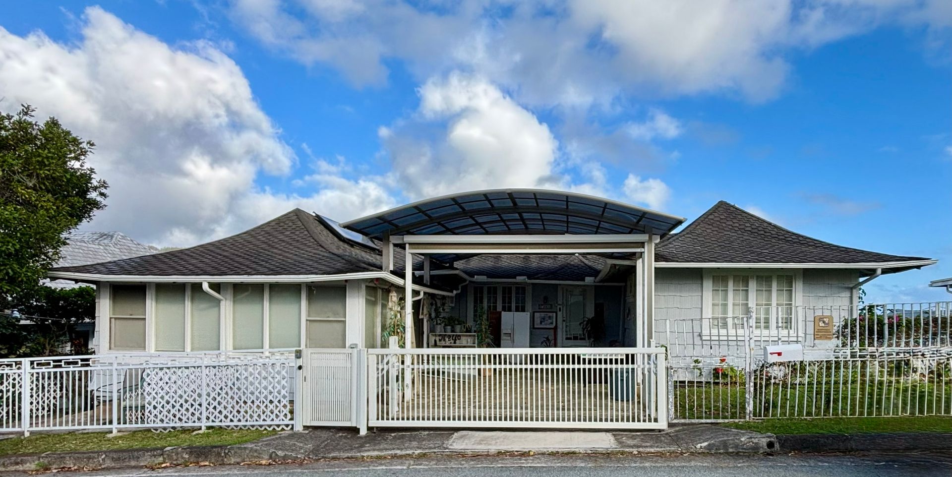 Honolulu House: 2013 Kakela Drive